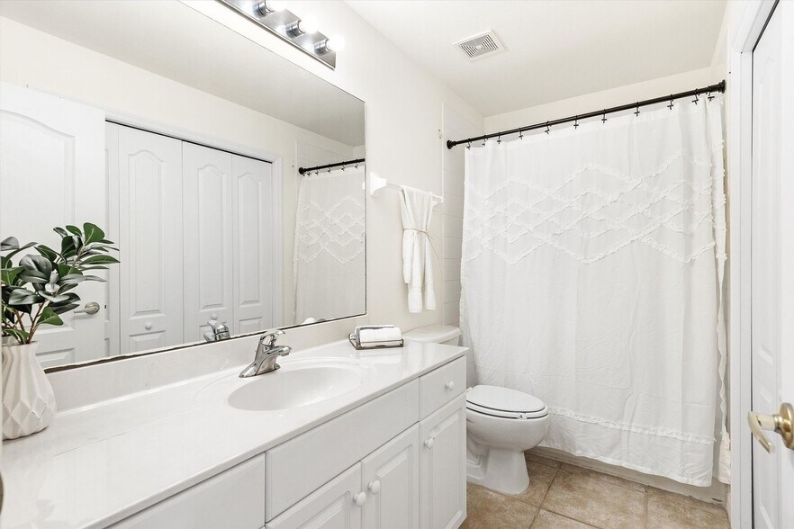 Building Photo - Coming Mid July 2/2.5 Townhome - Villages of Stoney Brook