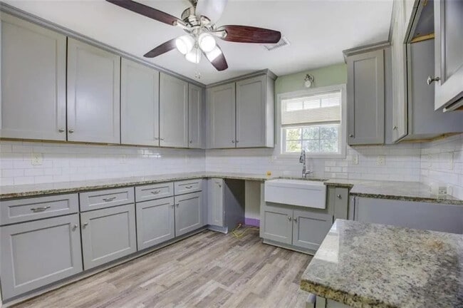 Building Photo - Room in House on Navajo Trail