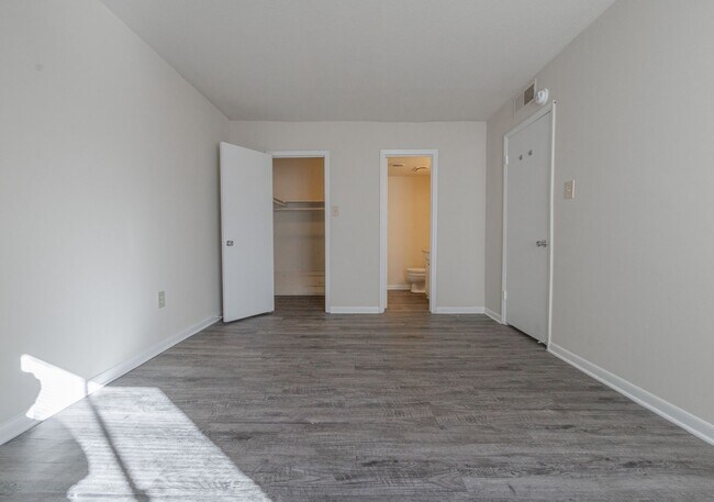 Building Photo - Charming 2 Bedroom Condo Living in the Heart of Chapel Hill