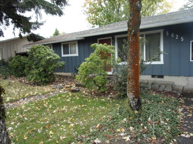 Building Photo - Single level pet friendly home