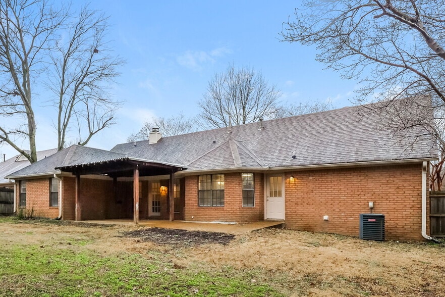 Building Photo - 3780 Westridge Cove