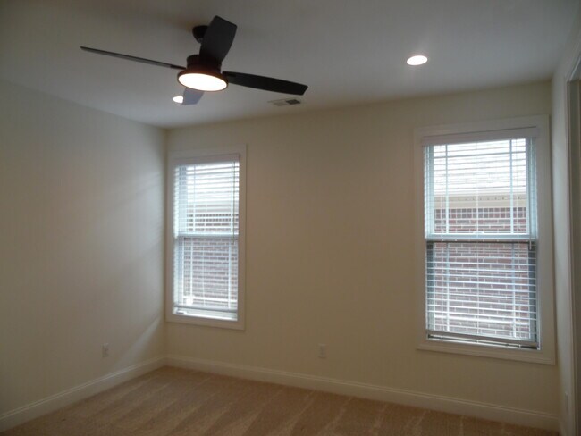 Building Photo - 2331 Coroneo Ln