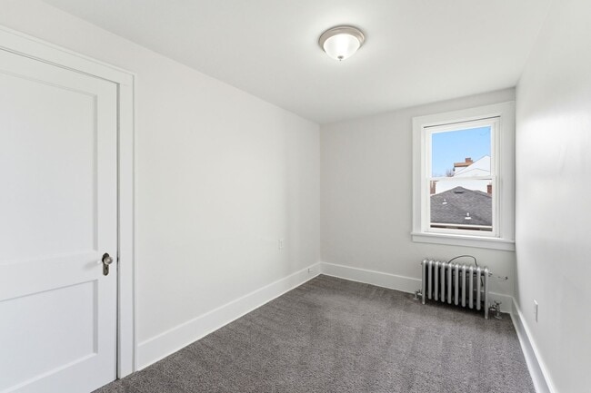 Building Photo - Beautiful, Newly Updated 3 Bedroom/1.5 Bath on quiet street near Pittsburgh's North side. AVAILAB...