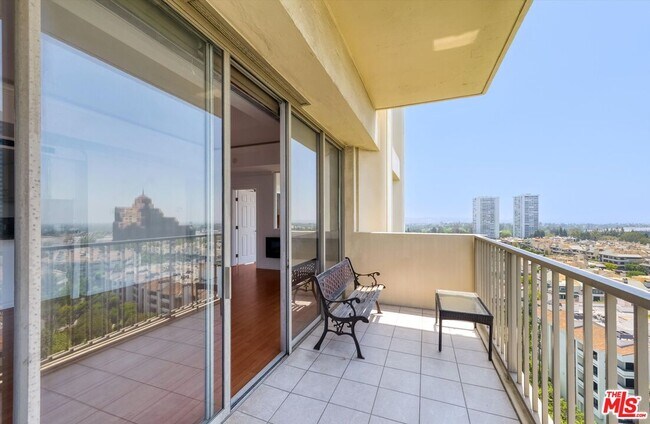 Building Photo - 2170 W Century Dr