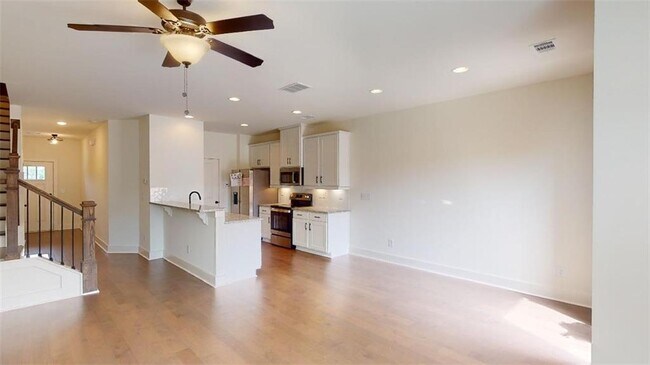 Building Photo - 5873 Greystone Dr