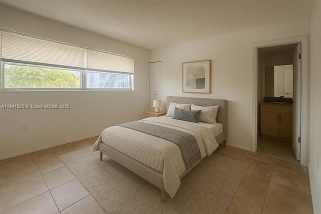 Building Photo - 9375 Fontainebleau Blvd