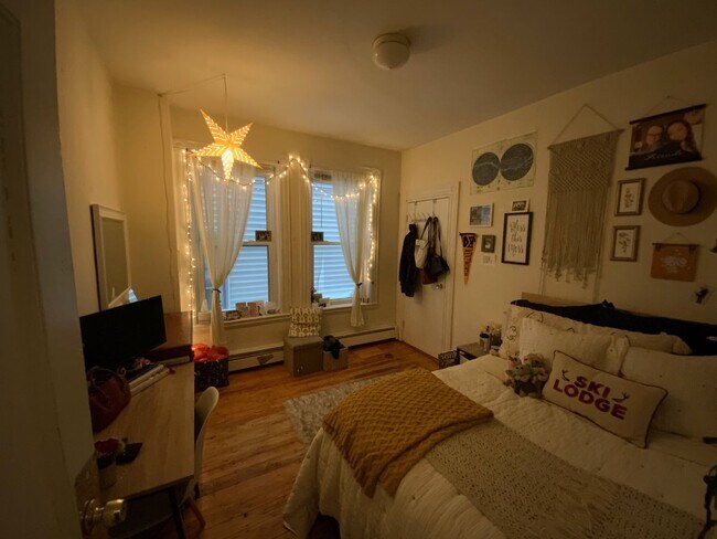 Building Photo - HOT MISSION HILL LISTING!!!!