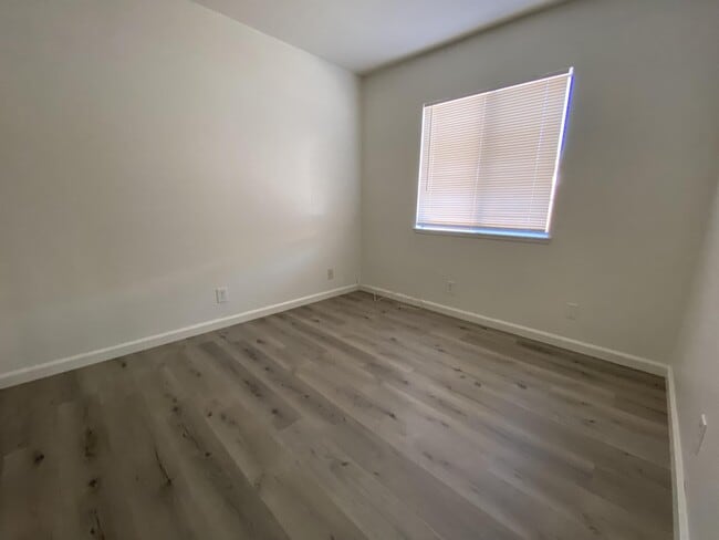 Building Photo - 2929 S Cedar Ridge Pl