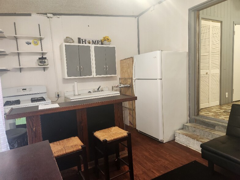 Building Photo - 6411 Randolph Ave