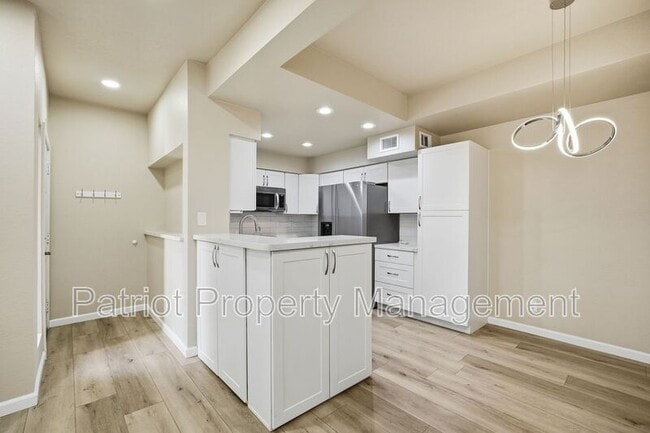 Building Photo - 9708-9708 E Vía Linda