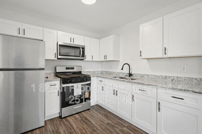 Building Photo - 377 Tuttle Ave