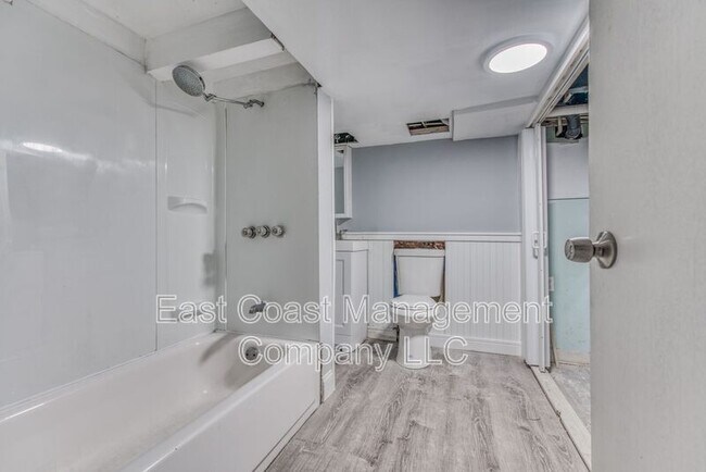 Building Photo - 1253 Sargeant St