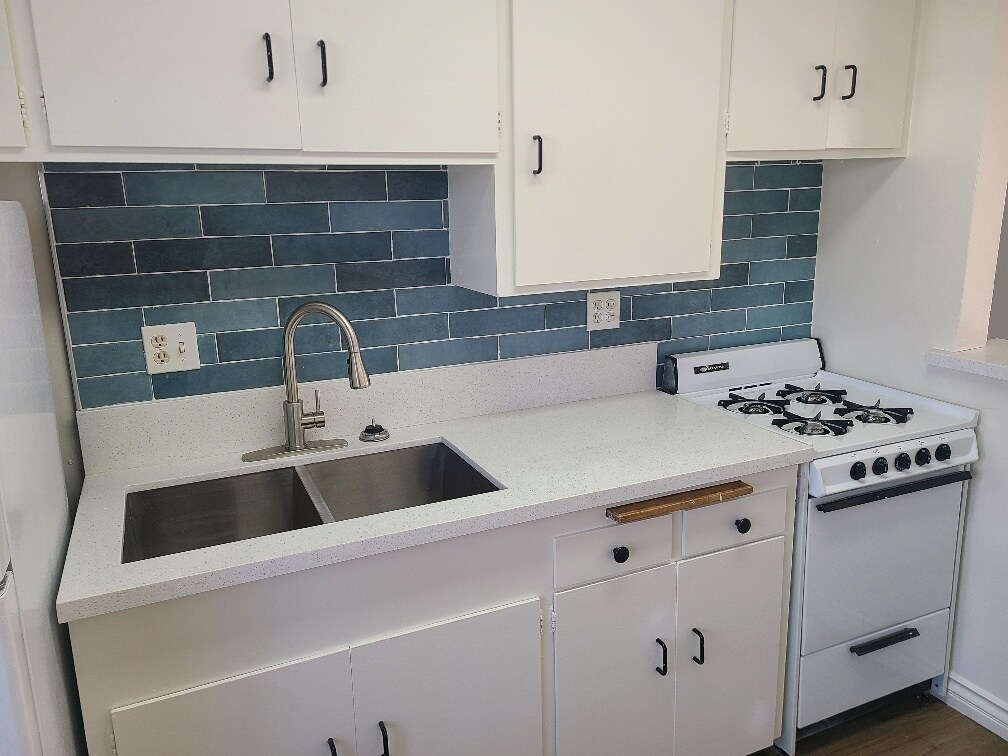 Building Photo - 361 13th St