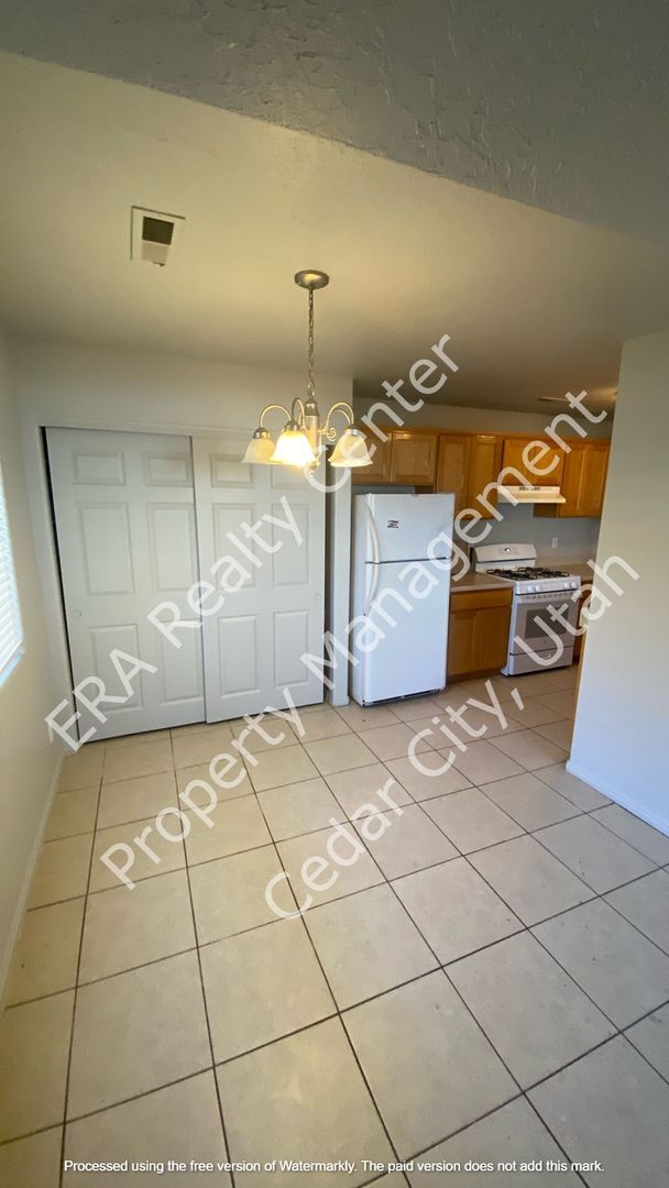 Building Photo - Move in Discount - 3 bedroom, 1 bathroom apartment in Parowan