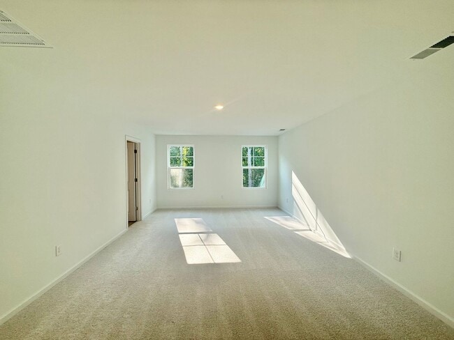 Building Photo - 132 Tree Moss Ct