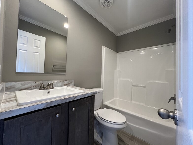 Building Photo - 73 W Sourwood Dr