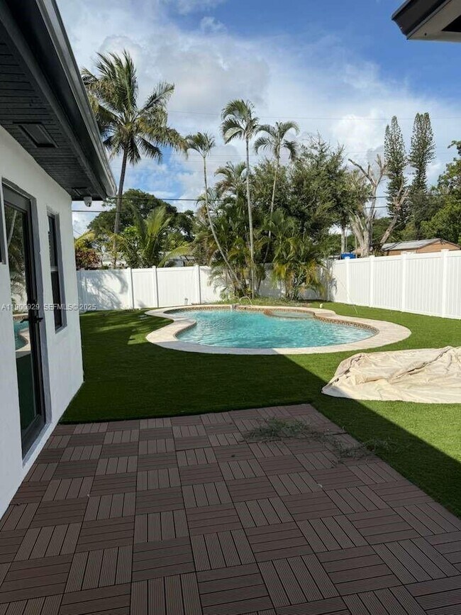 Building Photo - 2227 Roosevelt St