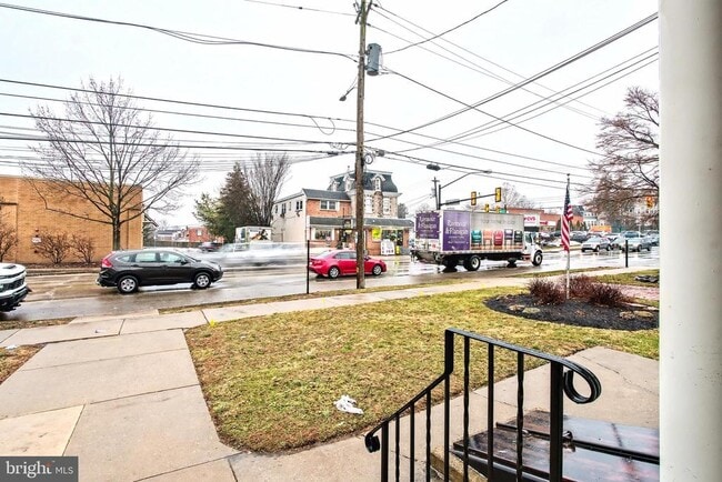 Building Photo - 1117 W Main St