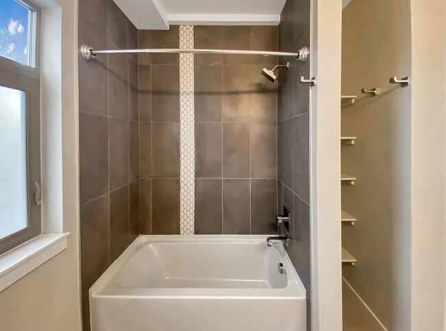 Building Photo - Modern 4BD, 3BA LoHi Townhome with Rooftop Deck