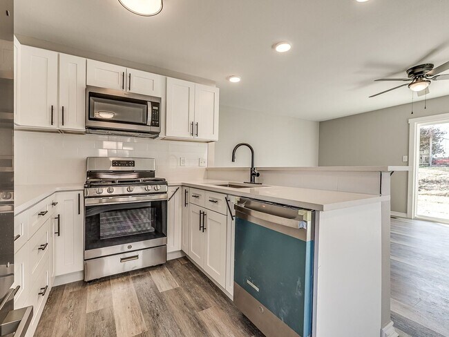 Building Photo - 3 bed / 2 bath home in great location!