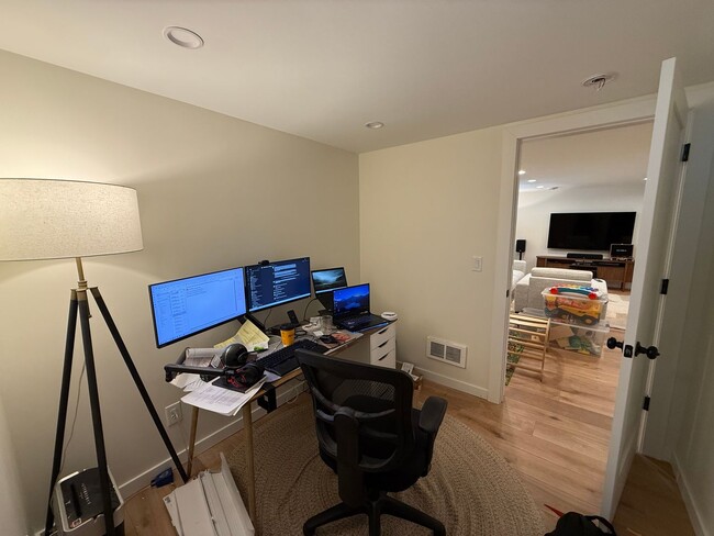 Building Photo - Beautifully Updated 4 Bed 2 Bath St.Paul S...