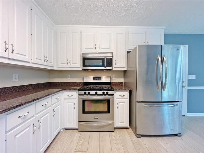 Building Photo - 3060 Oak Meadow Dr