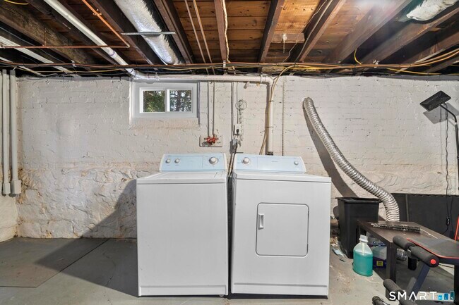 Building Photo - 28 Iver Ave