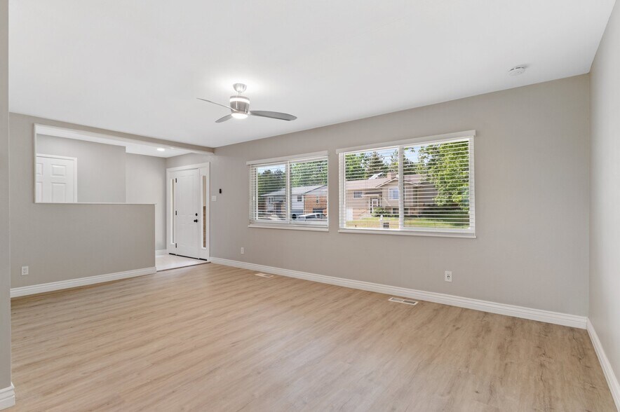 Building Photo - 12992 W Jewell Cir