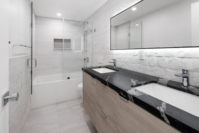 Building Photo - 2200 Sacramento St