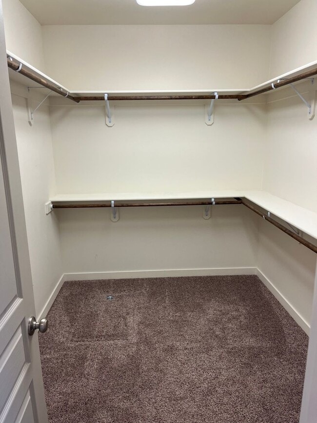 Building Photo - 3 Bedroom + Office in NW Redmond