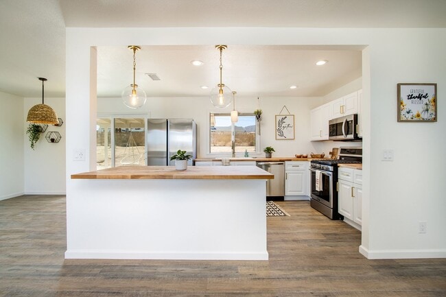 Primary Photo - 3 Bedroom, remodeled home in the heart of Joshua Tree