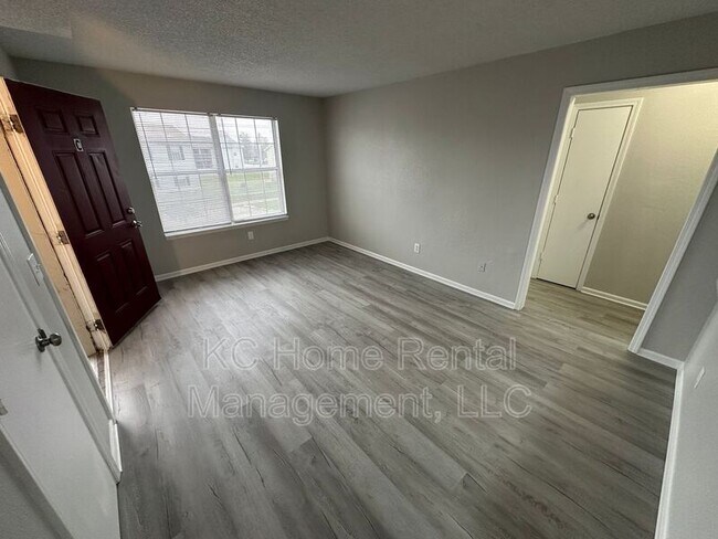 Building Photo - 812 Saddlewood St