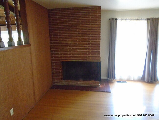 Building Photo - Central Roseville, Single Story Large Yard...