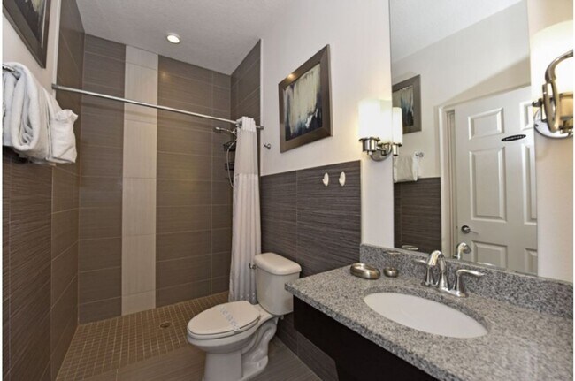 Building Photo - Modern Townhome in quiet neighborhood: 3BR, Pool & Near Disney