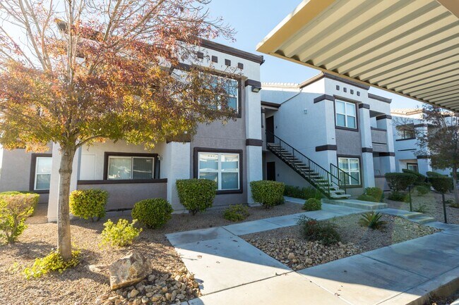 Building Photo - Lovely 2-Bedroom Condo in the Tuscano Comm...