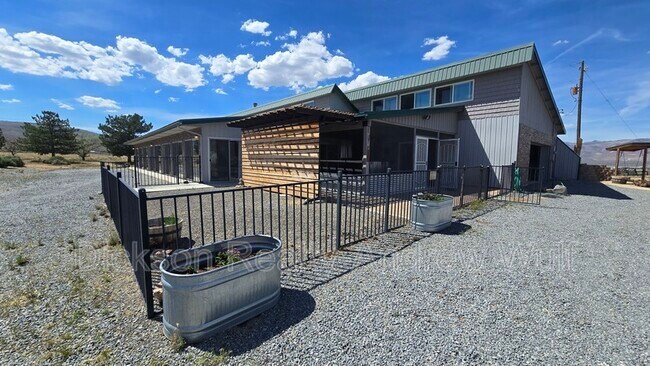 Building Photo - 5800 Peak Rd