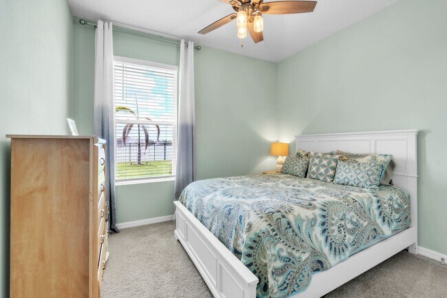 Building Photo - Spacious 5-Bedroom Home with Resort-Style ...