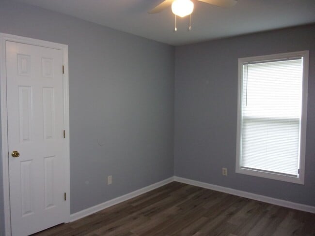 Building Photo - Recently Updated 3 Bedroom 1 Bath Home in ...