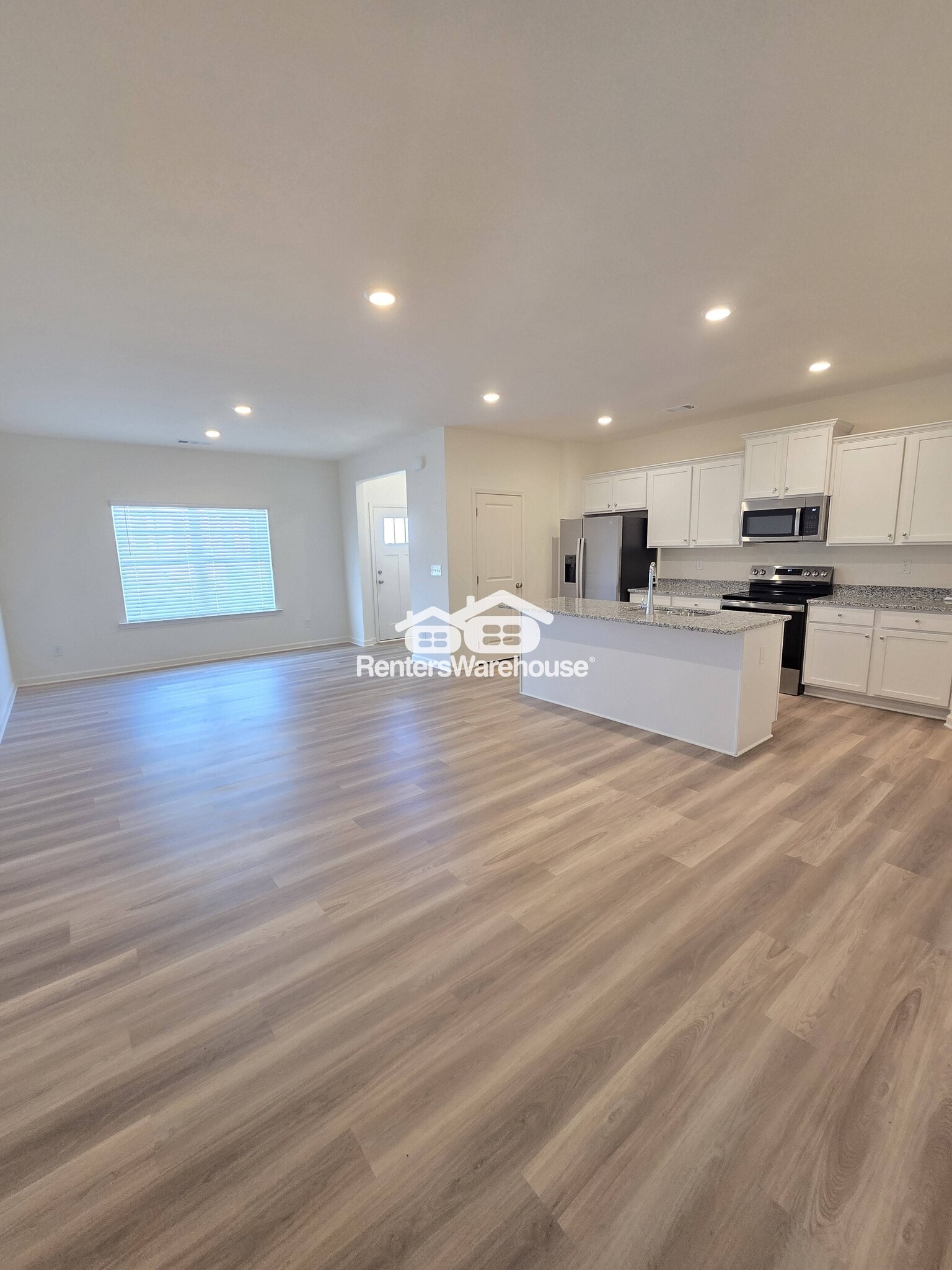 Building Photo - 1585 Salem Dr