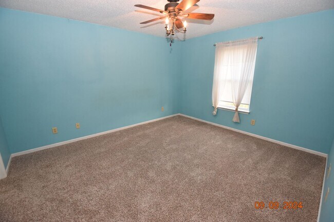 Building Photo - 3 Bedroom, 2 Full Bath Home in Greenfield