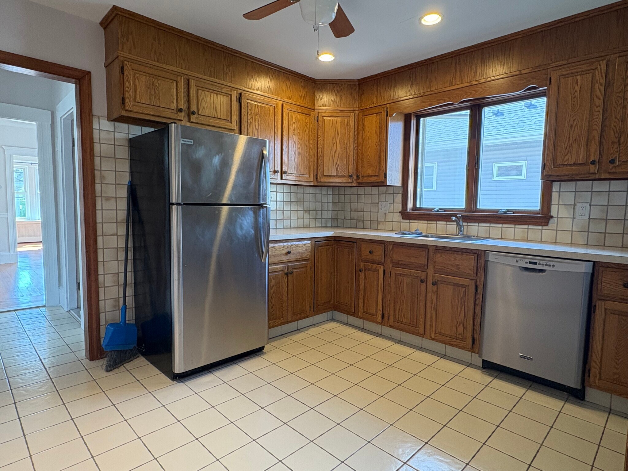 Building Photo - 18 Alexander Ave