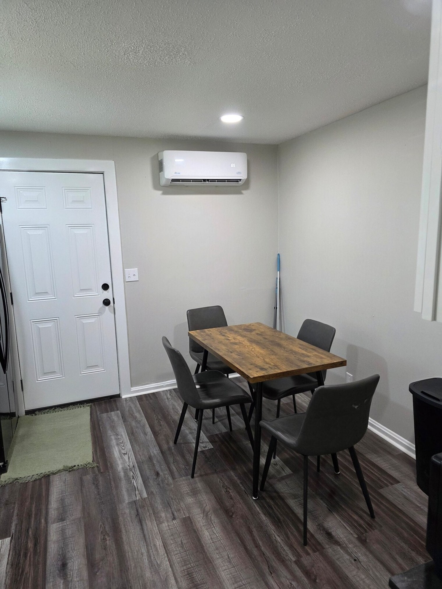 Building Photo - 128 Forest St