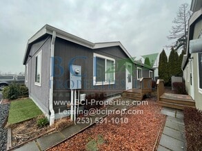 Building Photo - 3 BEDROOM, 2 BATH AVAILABLE $1795.00