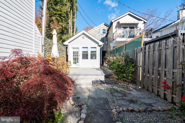 Building Photo - 35 Delaware Ave