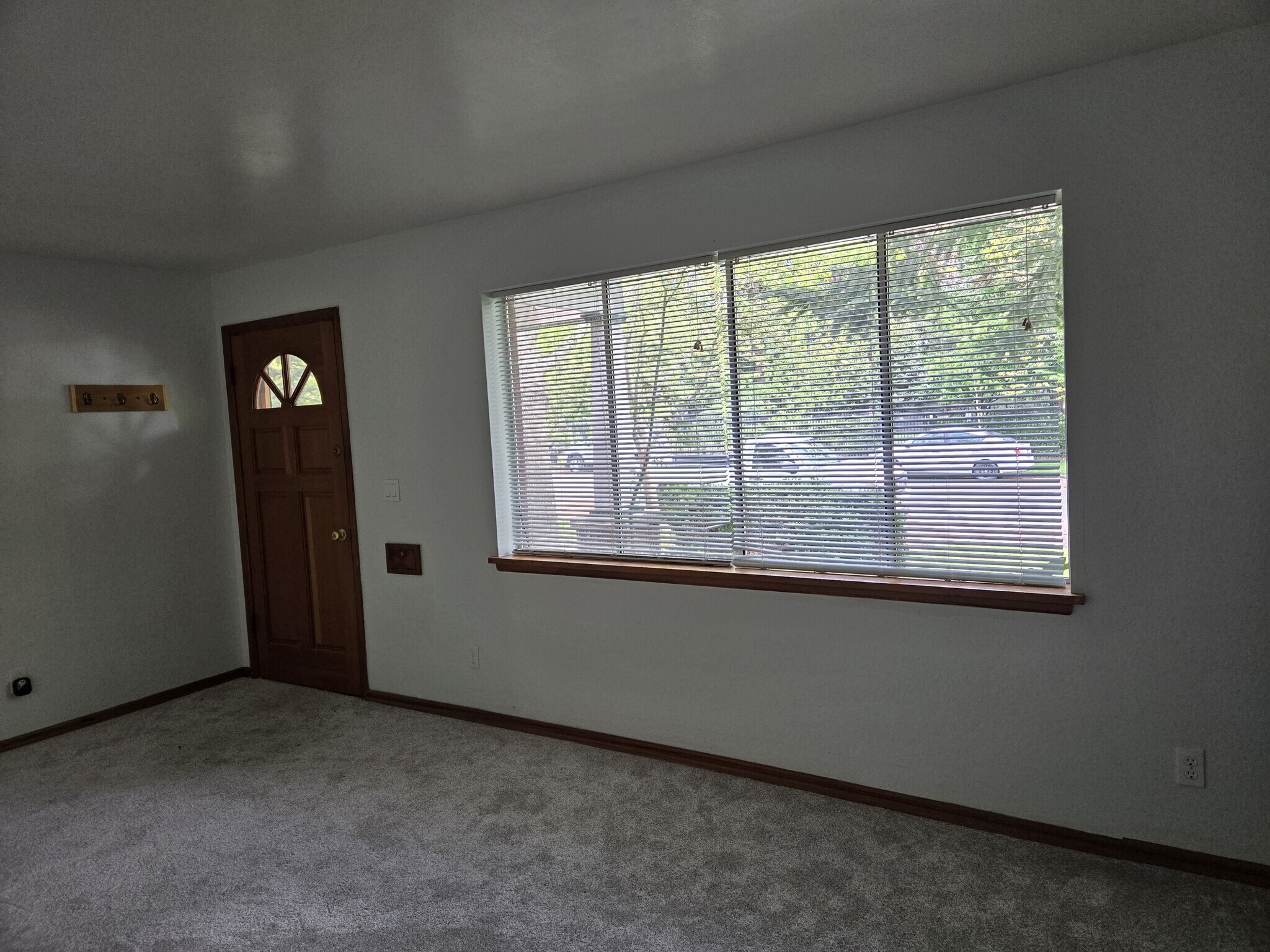 View Window w Blinds - 4005 N 24th St