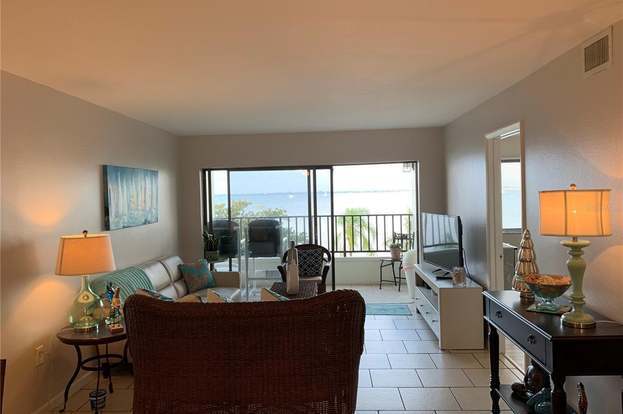Building Photo - 1500 Park Beach Cir