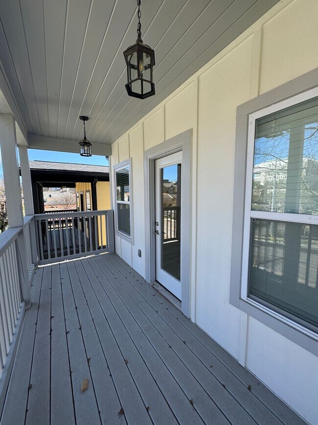 Building Photo - Be the first to live in this 3 bed/3.5 bath home across from Meharry Medical- great location with...