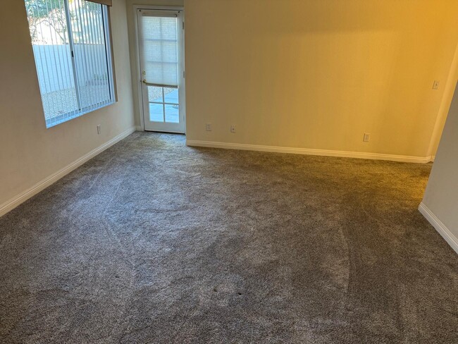 Building Photo - 8800 Crescent Ridge Ln