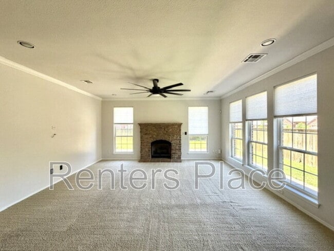Building Photo - 3004 S Tamarack Ave