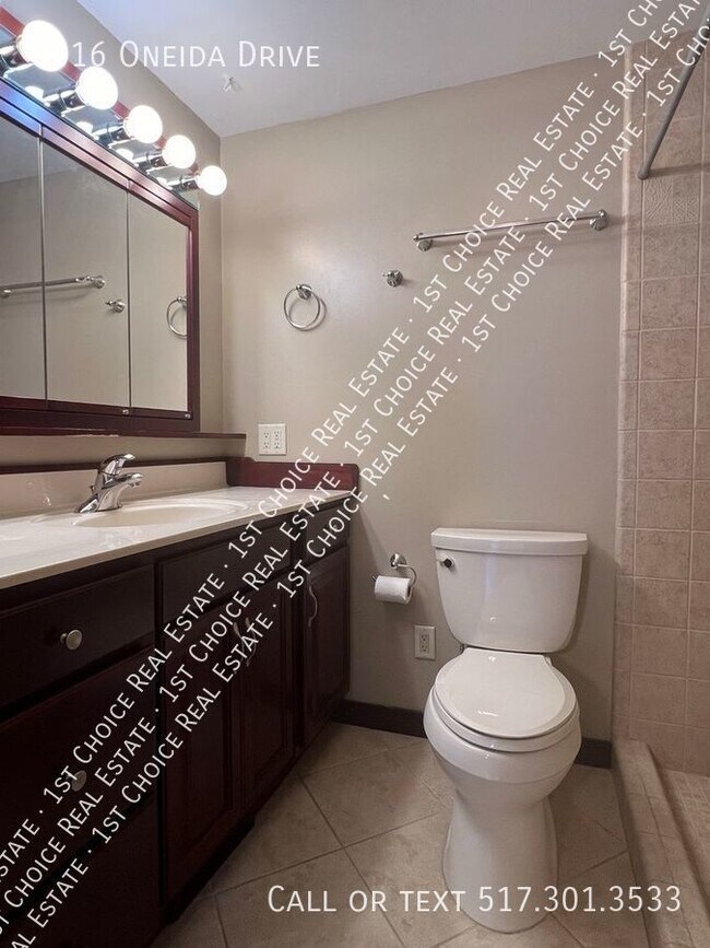 Building Photo - 1916 Oneida Dr